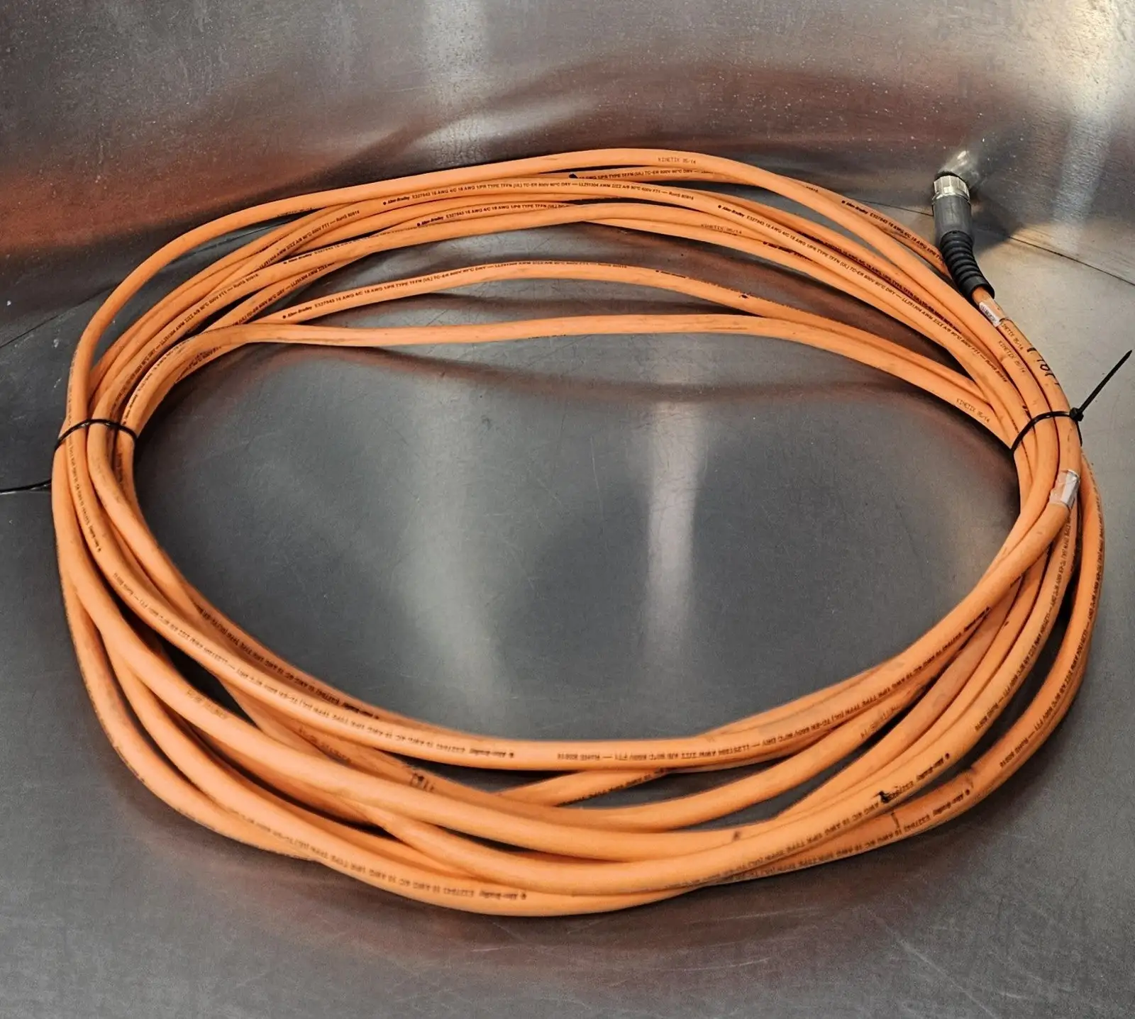@E Allen Bradley 2090-CPBM7DF-16AA40 Power Cable 30FT Loc5B29