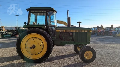 USED 1979 JOHN DEERE 4240