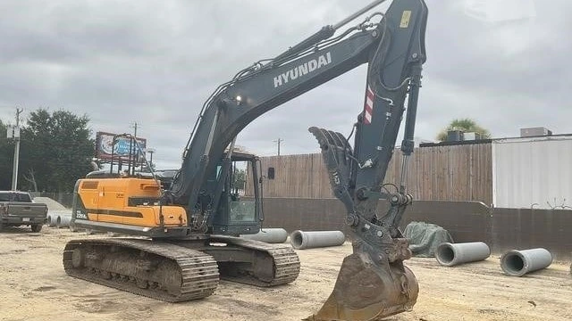 USED 2019 Hyundai HX220L