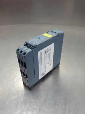 USED Siemens 3RN2012-1BW30 SIRIUS Thermistor Motor Protection Relay.