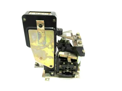 NEW GENERAL ELECTRIC DS303A CONTACTOR 600V 300A DS303A5A01JXA002XE 230/250V COIL