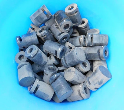 USED 600 CONTAINER TRANSPORT PUCKS TRANSPORT PUCKS