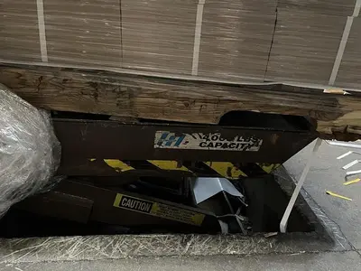 USED SOUTHWORTH LIFT TABLE