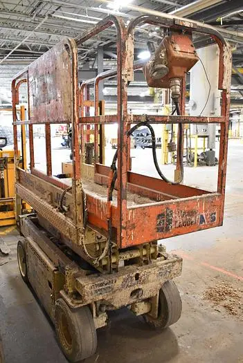 JLG CM-1432 ELECTRIC SCISSOR LIFT WITH 14' MAX VERTICAL REACH