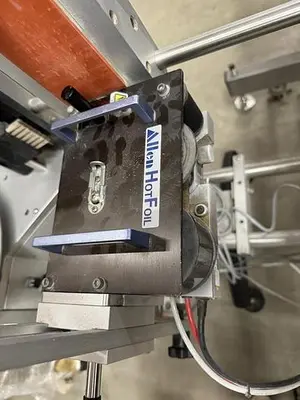 Quadrel model Moduline pressure sensitive wraparound labeler