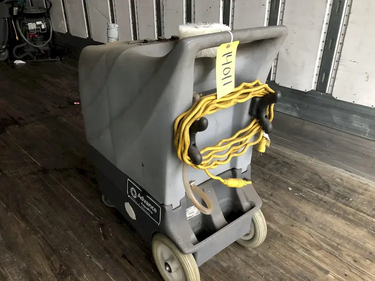 Used NILFISK ADVANCE AQUAPRO C Vacuum Cleaners Ohio US | Yoder Brothers machinery 3 #91957