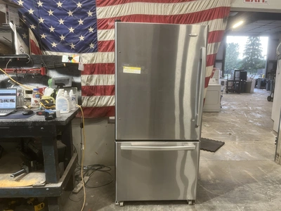 Used WHIRLPOOL GOLD FREEZER ON BOTTOM Refrigerators Michigan US | Miedema Asset Management Group #1425164