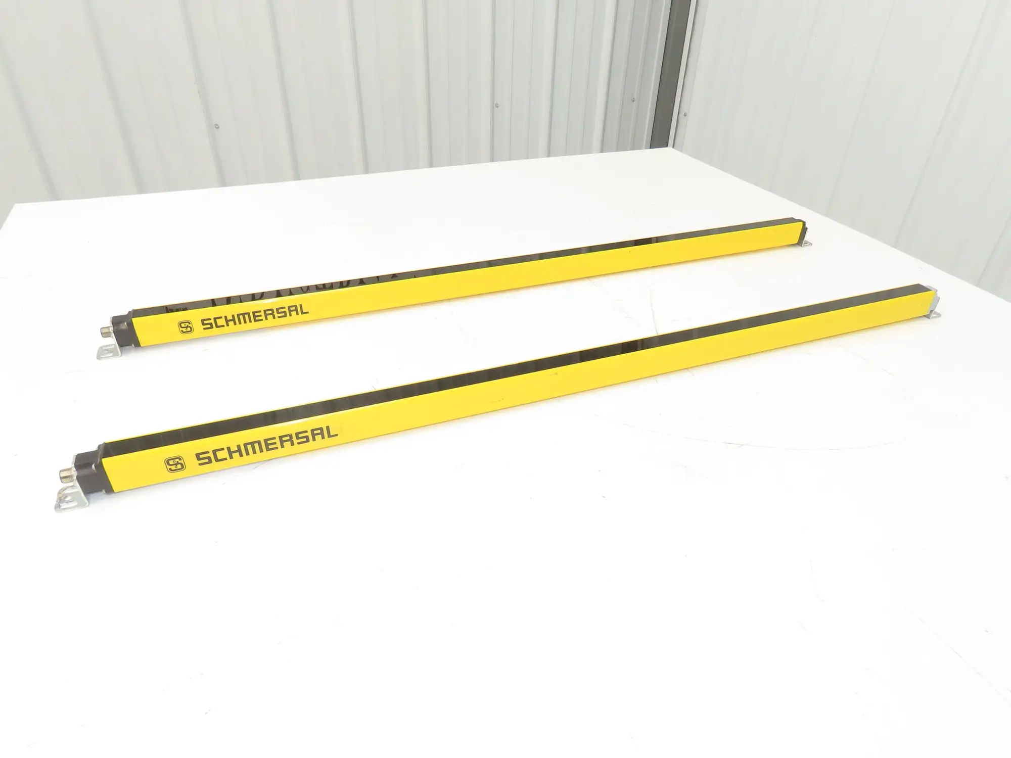 Schmersal SLC440COM-ER-0890-14 Safety Light Curtain Transmitter & Receiver Set