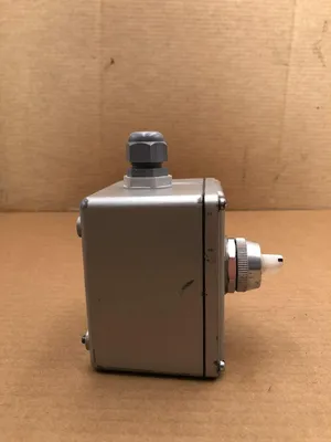 Allen Bradley 800T-24HW2KB6AX Series U Enclosed Selector Switch 24VAC 1.90W