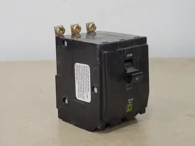 NEW SQUARE D QOB330