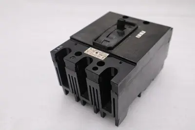 ITE CIRCUIT BREAKER EE3B015 15 AMP 3 POLE 240 VAC 125/250 VDC STOCK B-626