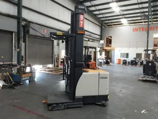 Used 2019 CROWN SP4050-30 Order Pickers Ohio US | Russell Equipment #756635