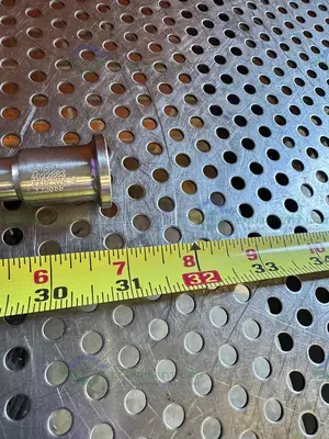 Used SWAGELOK SS-4CP4-10 CHECK VALVE W/ 31" STAINLESS STEEL BRAIDED HOSE 3/4" TO 1/2" Hoses California US | Equipment Lab #1427417