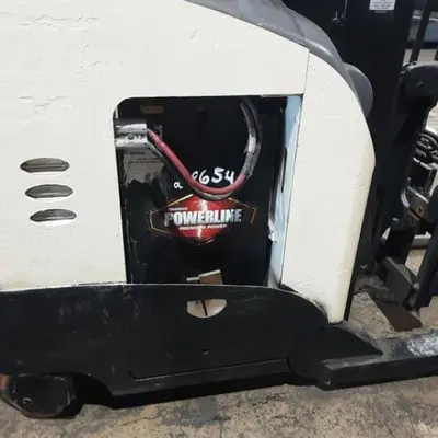 USED 2016 CROWN RR5725-45