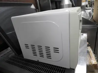Used Emerson Used Emerson 700 Watt 0.7 Cubic Feet Microwave Oven MW7300W 120V Ovens Illinois US | Falcon Restaurant Supply #1376550