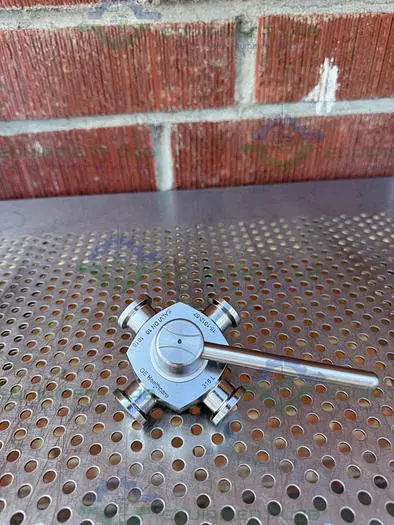 Used GE HEALTHCARE SALVI DN10 1015 4-WAY 316 VALVE 18-1012-57 W/1.2" SANITARY FITTING Valves/Fittings California US | Equipment Lab #485781