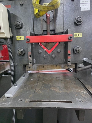 Used 1900 EDWARDS JAWS IV Ironworkers Illinois US | Revelation Machinery #1394753