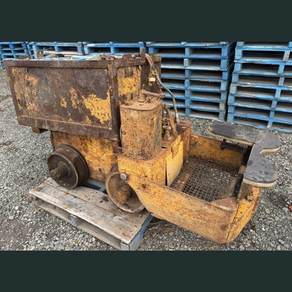 Mancha 1.5 Ton 18 - 24in Gauge Battery Locomotive