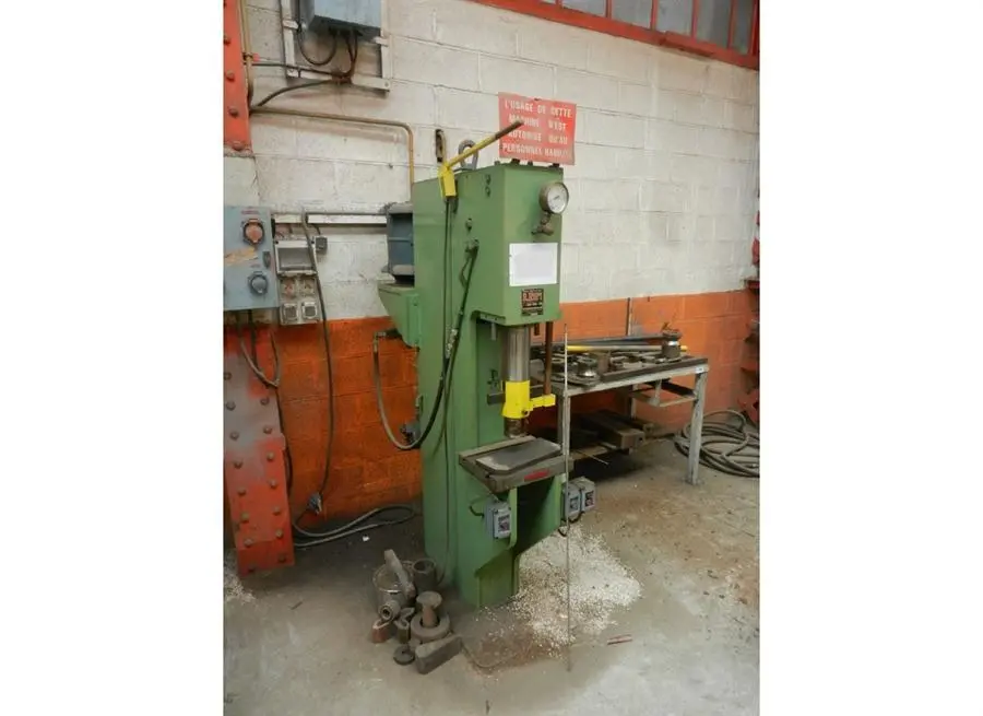 USED LBM B30 30 TON