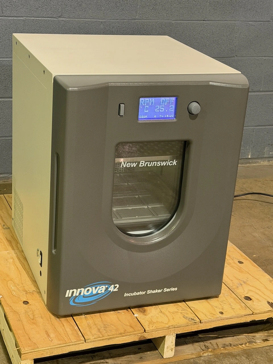 Used _UNKNOWN_ _UNKNOWN_ Incubator Shakers Ohio US | Federal Equipment Company #1365434