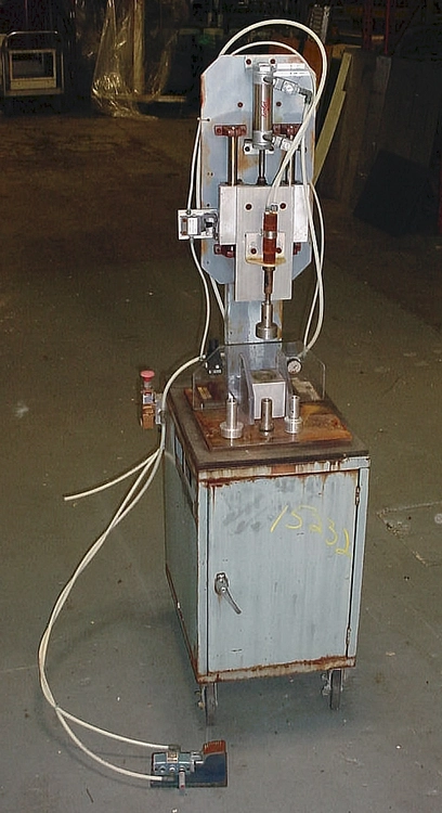 Used SEMI AUTO PNEUMATIC CAPPER SEMI AUTO CAPPER Cappers New Jersey US | Champion Trading Corporation #423294