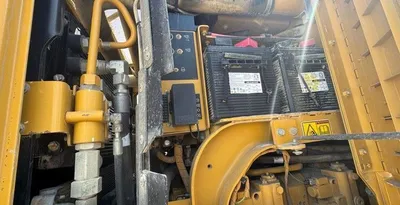 USED 2011 CATERPILLAR 140m2 AWD