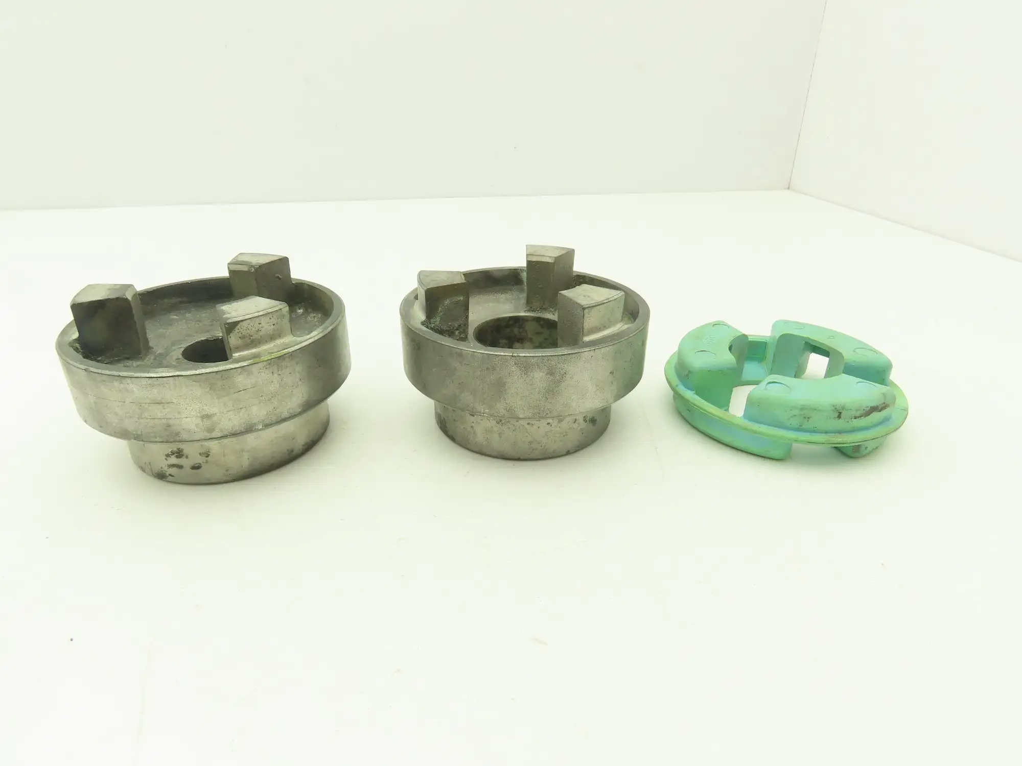 Magnaloy 400 Flex Coupling Hub Aluminum 1-5/8x1" Bore 	3/8x1/4" Keyways Set