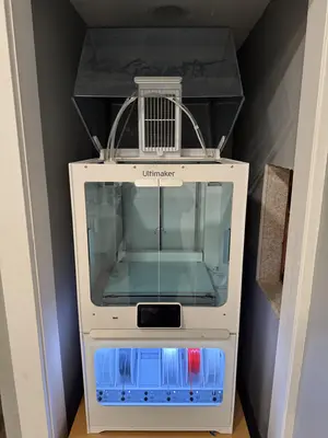 Ultimaker Dual Head 6 Station 3D Printer With Extra Spools