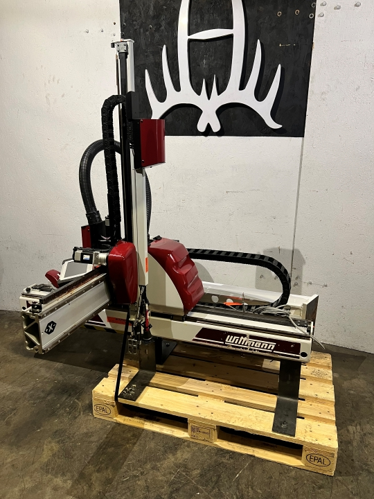 Used 2015 WITTMANN W-808 Robots | Hunter Plastics #788779