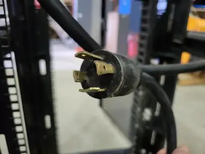 USED SCHNEIDER ELECTRIC AP7581