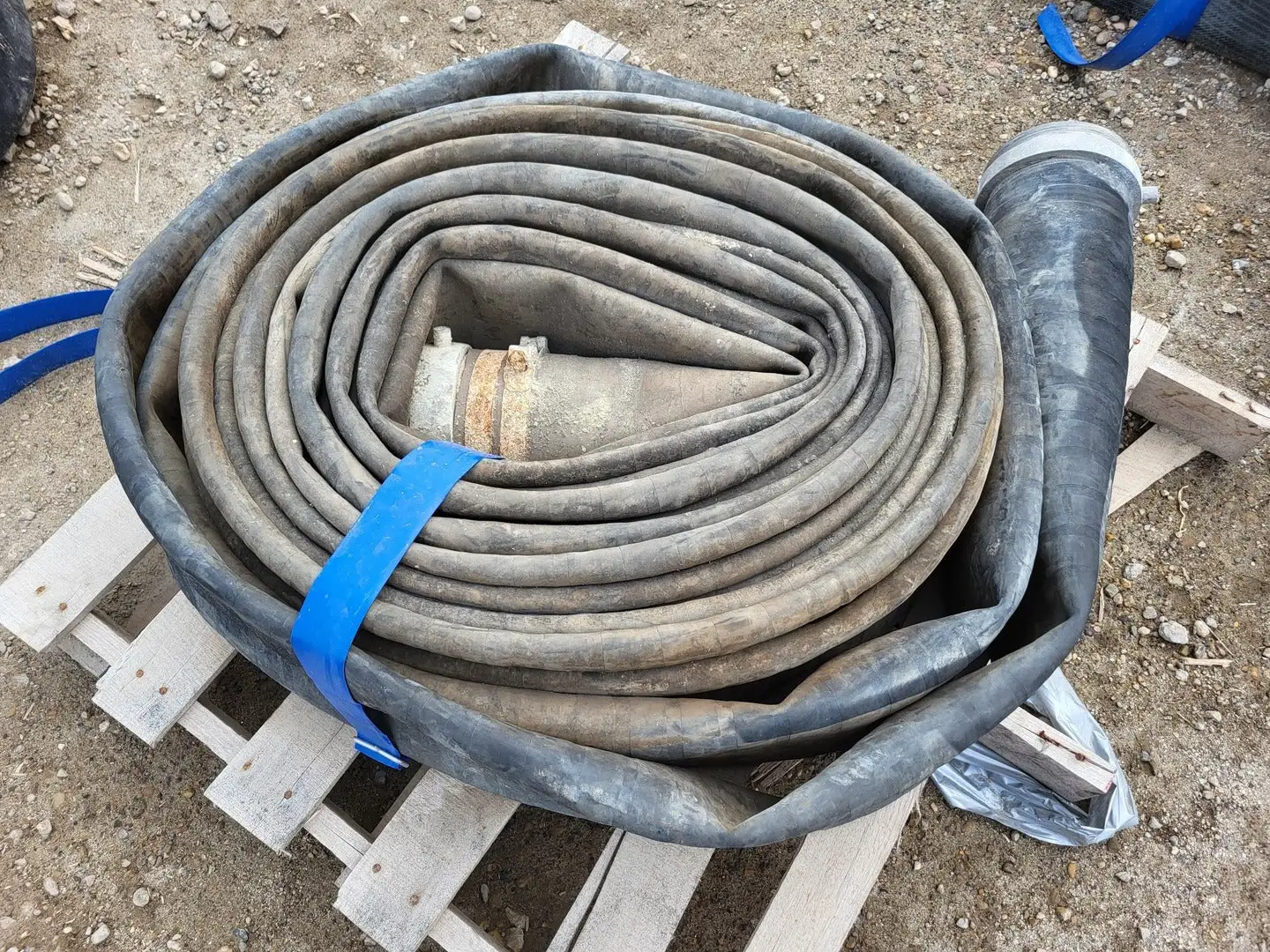 6" x 90 ft Lay Flat Hose Black w/ Coupling