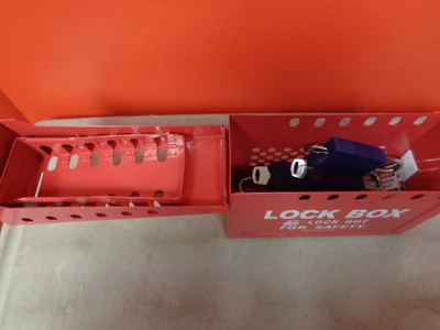 Condor Portable Metal Lock Box, 6"H x 3 1/2"D x 9"W w/ (5) Brady Locks