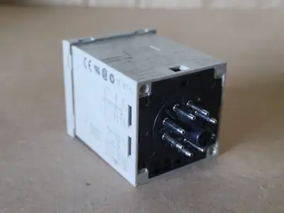 USED OMRON H3CR-A8