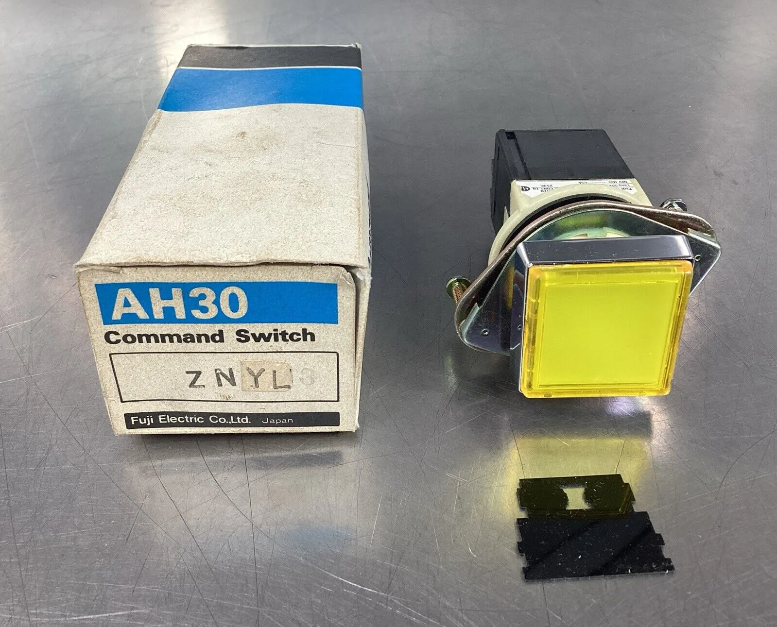 FUJI ELECTRIC AH30-ZNYL3 Command Switch Yellow 4B-35
