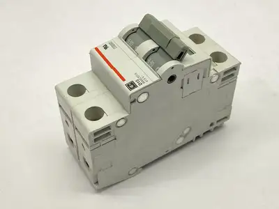USED CUTLER-HAMMER 415V BREAKER, DIN RAIL MOUNT