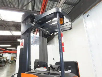 Doosan Forklift Stand On 36V Electric Pantograph Reach Truck 3241lbs 2569h 20' L