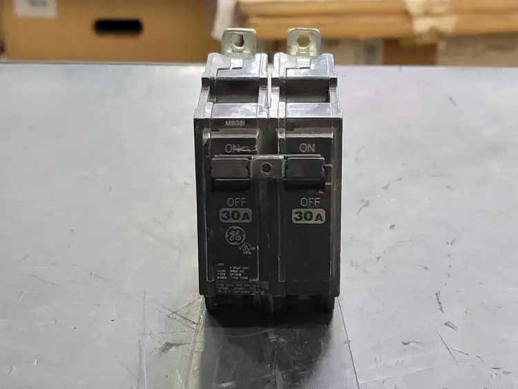 Used GENERAL ELECTRIC THQB230 Switchgears British Columbia CA | Lenmark #241667
