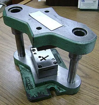 1950-390 STAMPING PRESS  TOOL & DIE SET TO MAKE RELIGIOUS CROSS