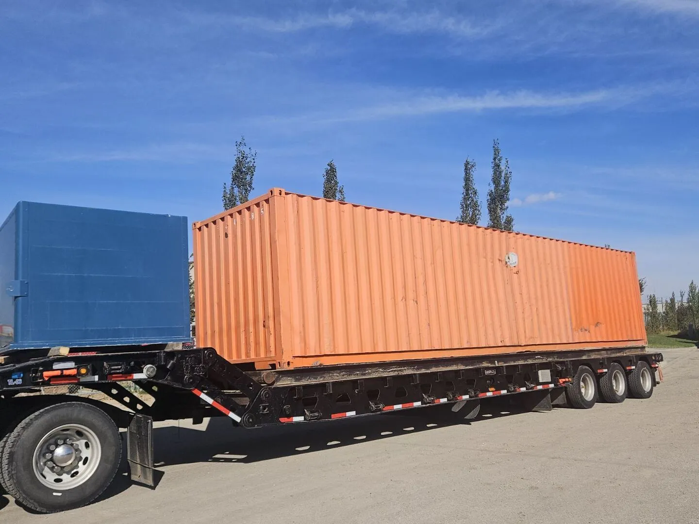 40 ft Insulated Shipping Container on Skid w/ Shelving & Electrical - EU4098815