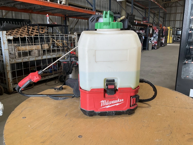 Used MILWAUKEE POWERED BASE SPRAYER Sprayers Michigan US | Miedema Asset Management Group #1397178
