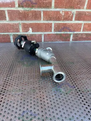 USED GEMU 554/40/D55345 PNEUMATIC ANGLE SEAT GLOBE VALVE W/ 1 1/2" SANITARY FITTING