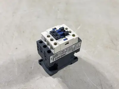 32 Amp, 3 Pole, 2 NO + 2 NC, 115 VAC Coil Contactor C05F7