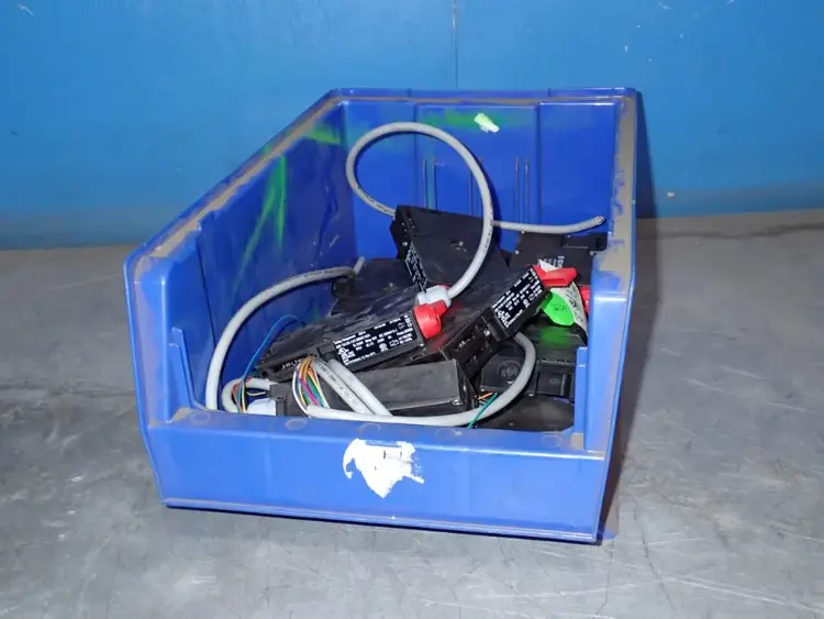Used SCHMERSAL AZM 161SK12/12RKAT024 Relays & Switches Ohio US | HGR 24 #1129945