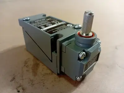 NEW ALLEN-BRADLEY 802T-FP