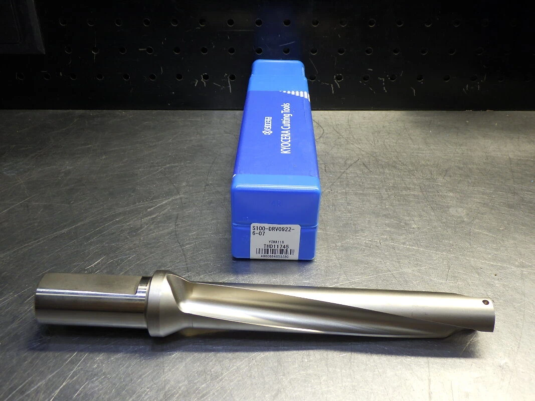 Kyocera 0.922" Coolant Thru Indexable Drill 1" Shank S100-DRV0922-6-07 (LOC3395)
