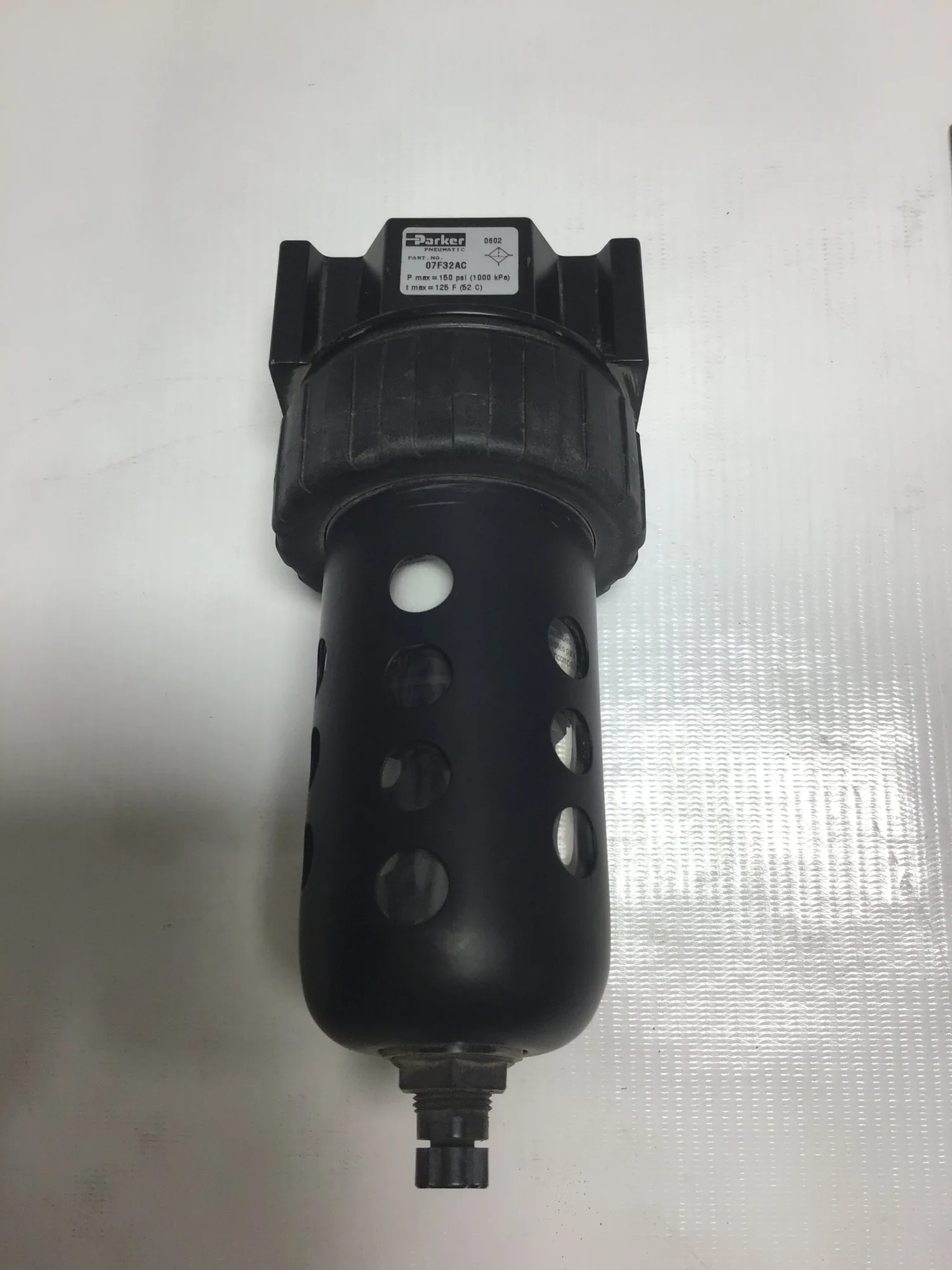Parker 07F32AC – 0602 Pneumatic Pressure Filter Regulator 150PSI (1000kPa) 125F (52 C)