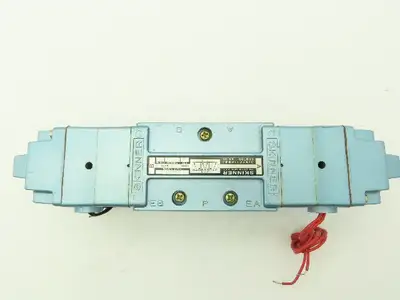 Honeywell Skinner S4KKHDL5 Solenoid Valve 5-Way 3 Pos 110V 150 PSI 3/4" NPT