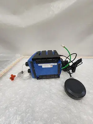 NORDSON EFD LLC EFD ULTIMUS DISPENSER 7002003 WITH EFD 2422-1 FOOT PEDAL