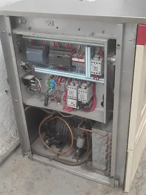 Virtis model FM 12XL Lyophilizer