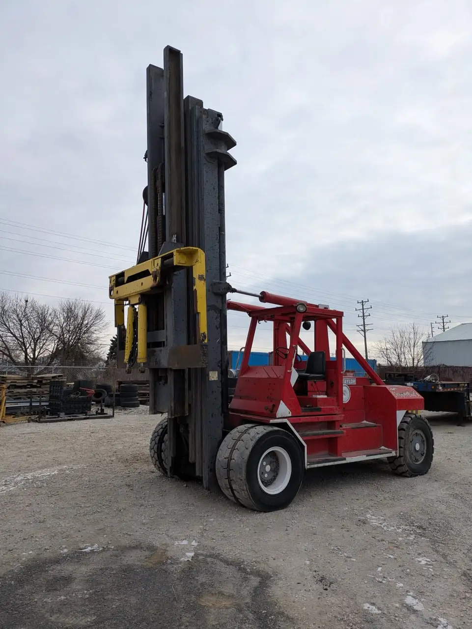 USED 1900 TAYLOR BOAT LIFT